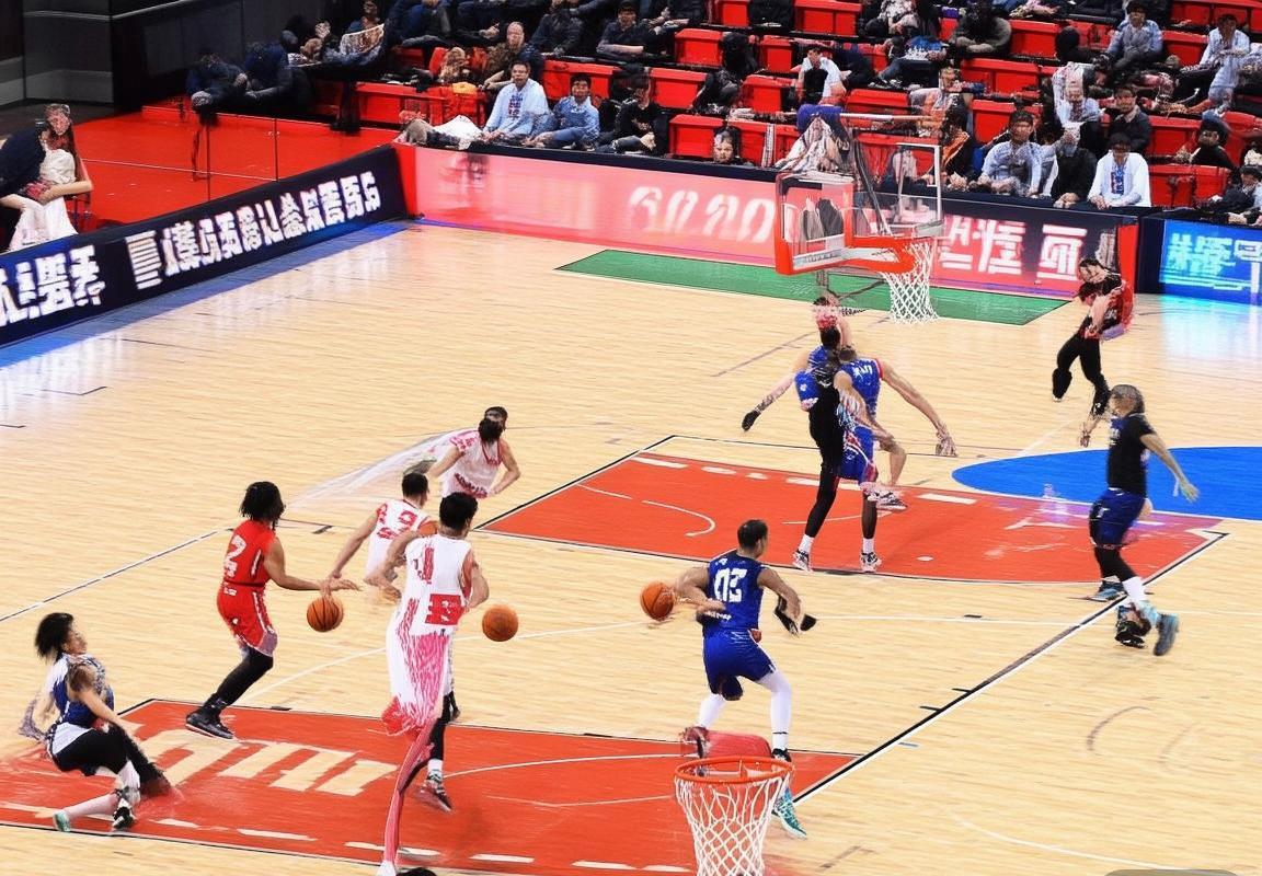2020年CBA首钢险胜广厦：战术对决与精神比拼(图3)