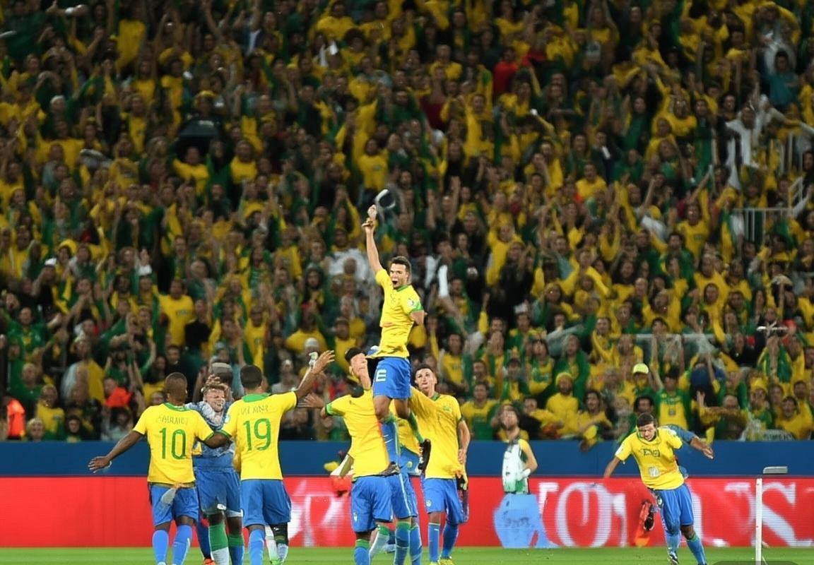 巴西2-0厄瓜多尔，世界杯预选赛胜利解析：实力与默契铸就胜利